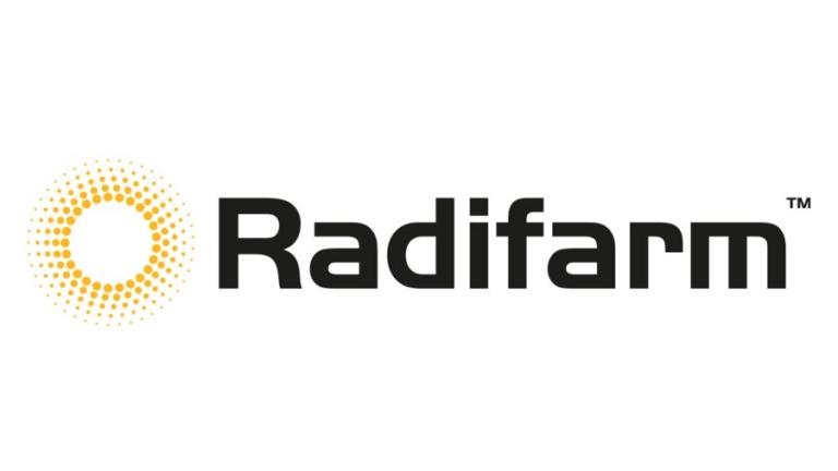Logotipo de Radifarm con símbolo circular naranja y texto negro
